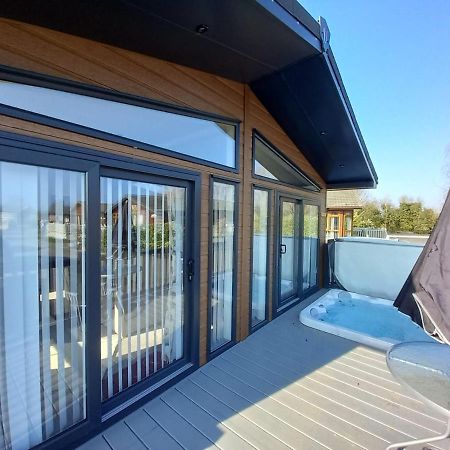 Penny Lodge With Hot Tub Malton Eksteriør billede