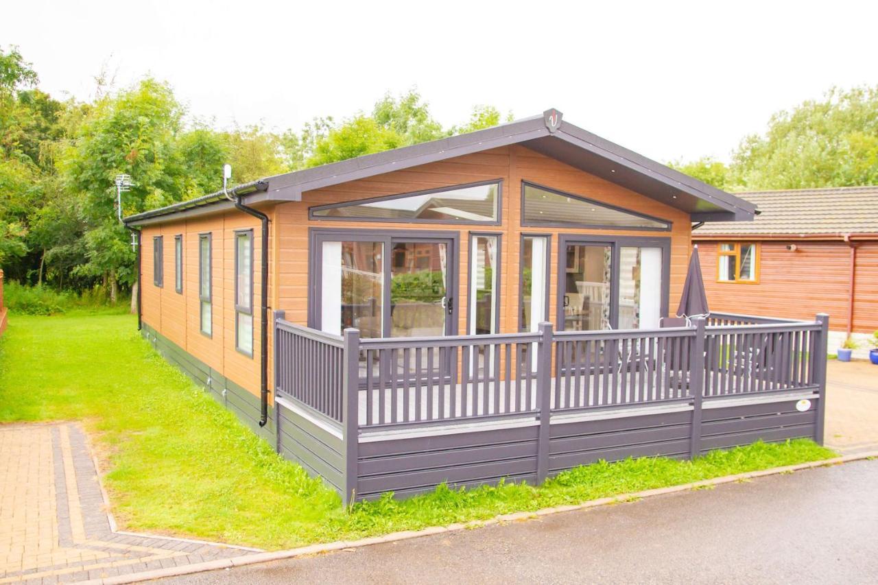 Penny Lodge With Hot Tub Malton Eksteriør billede