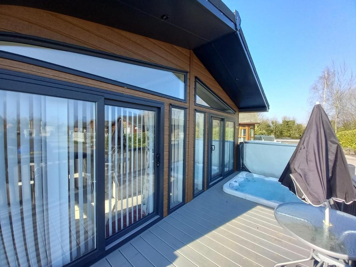 Penny Lodge With Hot Tub Malton Eksteriør billede